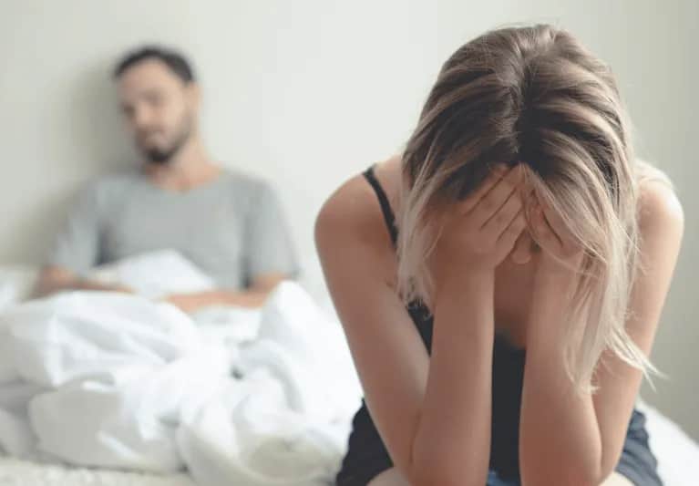 Jak facet ukrywa zainteresowanie - znaki, których nie można przegapić